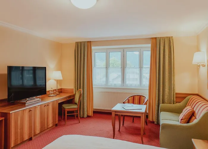 Österreichischer Hof-im Bademantel direkt in die Alpentherme