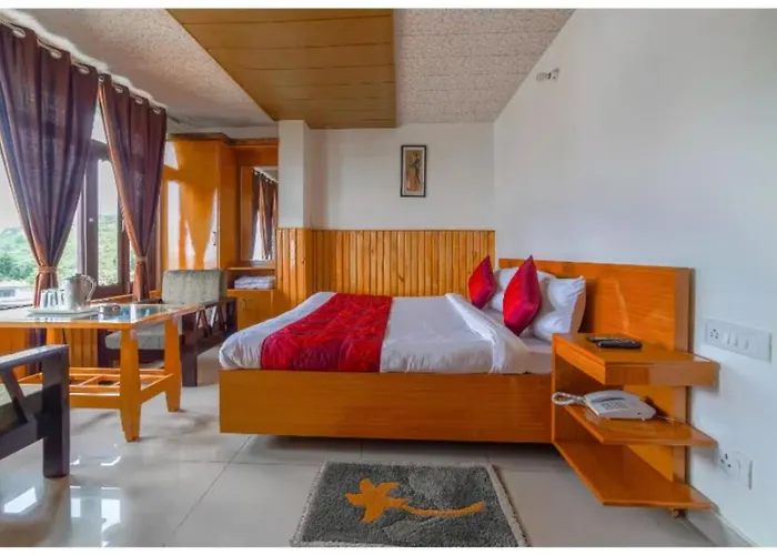 Goroomgo Bala Paradise Munsyari - Himalayan View Room