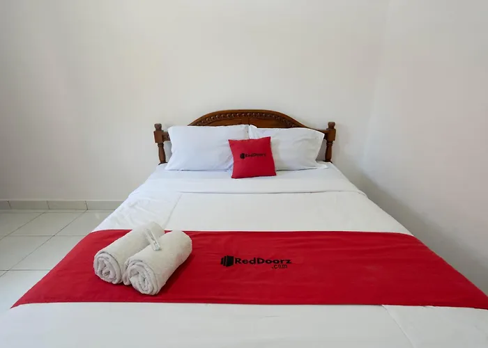 RedDoorz near Buleleng Harbour 2
