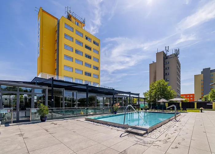 Hotel Aura Design&Garden Pool