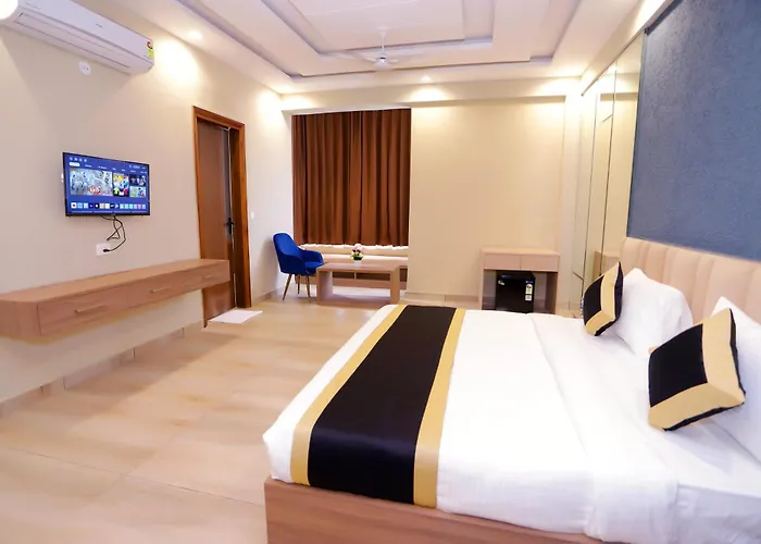 Hotel Nirvana Inn And Banquet-Near Expo Mart Greater Noida