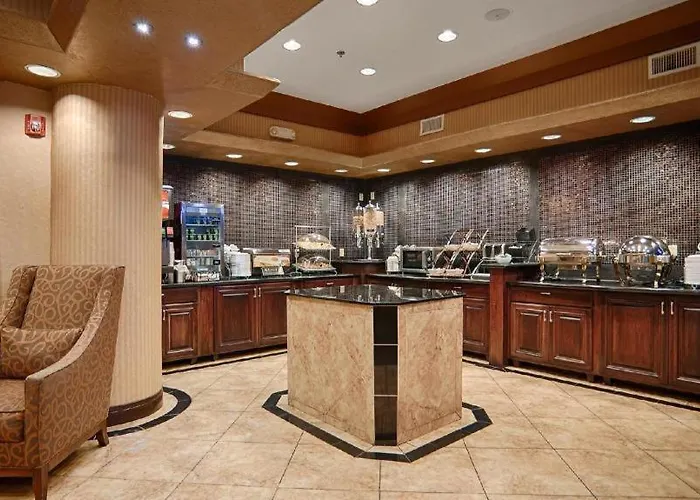 Best Western Plus KC Speedway Inn&Suites