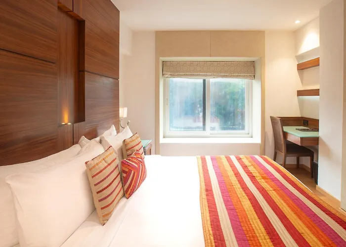 Hotel Bawa Continental Juhu Beach