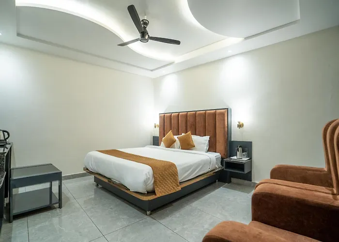 Hotel The Vaishvik Banganga Road