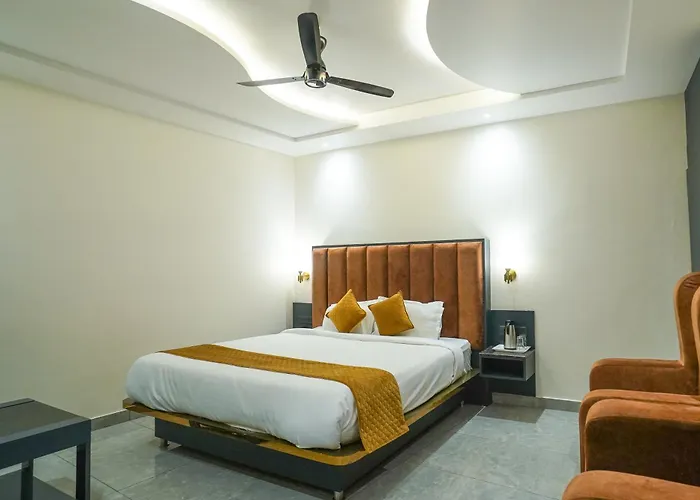 Hotel The Vaishvik Banganga Road