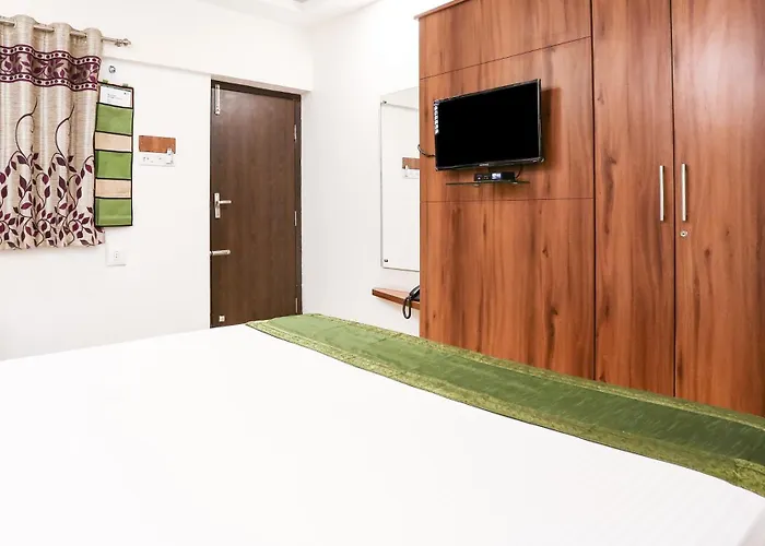 Treebo Comforts Inn, University Road Deralakatte