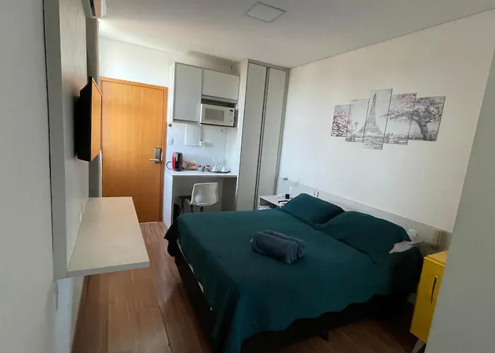 Apto 408, Aeroporto 14km, com wi-fi, self check-in e varandinha