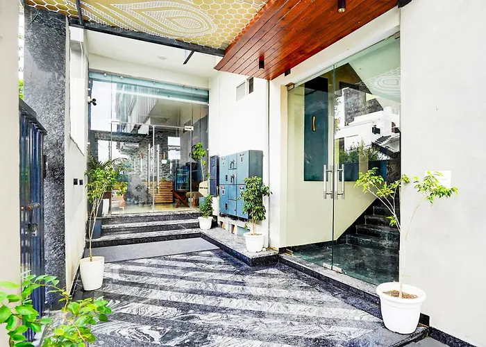 Super Townhouse Oak Sector 116 Noida