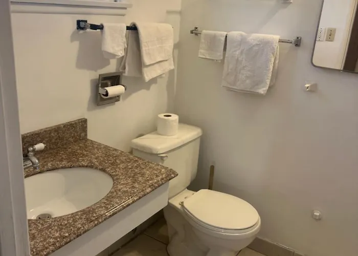 Silver Sands Motel