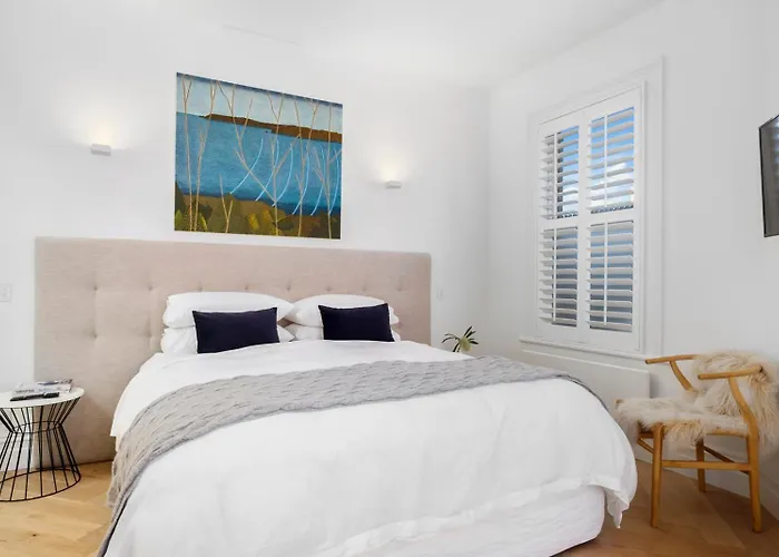Sullivans Cove Apartments