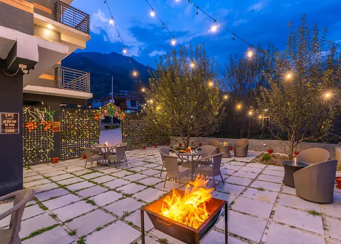 The 14 Gables, A Boutique Stay, Manali - Pet Friendly - Balcony Rooms - Crown Palace