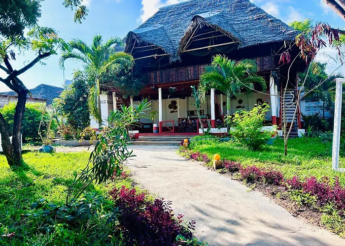 Tropinest bungalows&hostel