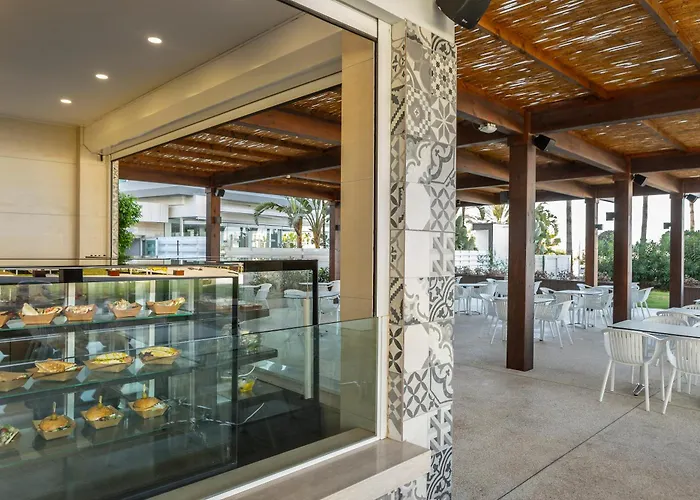 The Healthy Stay-Padel, Pool&Fitness