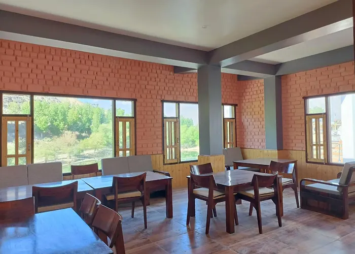 Lakeside Nako Hotel & Restaurant