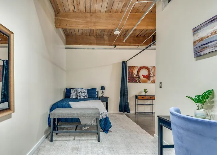 Downtown Dallas Condo - 2Br 1Ba