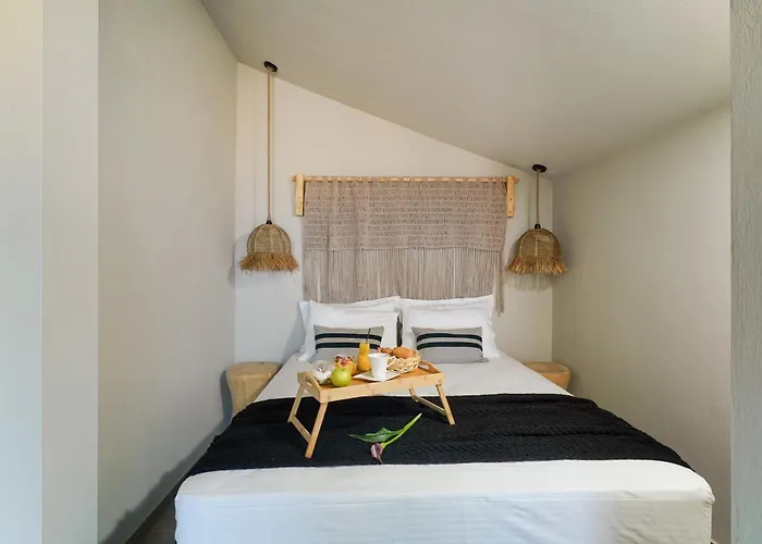 Amo Golden Suites