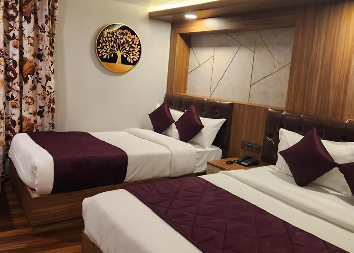 Luxury Stay At Hotel Broadway Boutique Mall Road Chowrasta Near Mahakal Temple