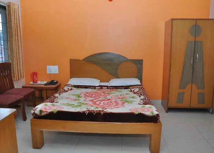 Vinayaka Deluxe Lodge