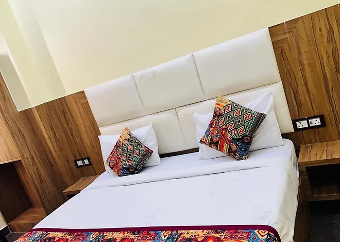 Hotel Madhav Palace Near By Railway Station- 500M Only!
