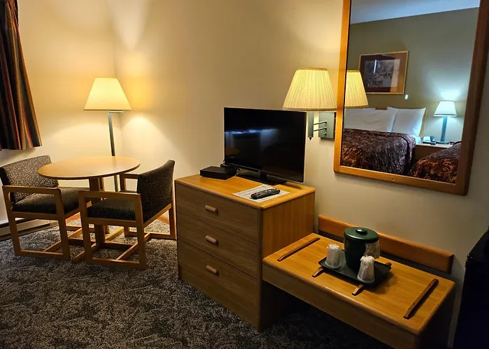 Budget Host Inn & Suites