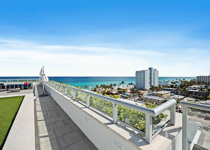 Hollywood Studios Condo