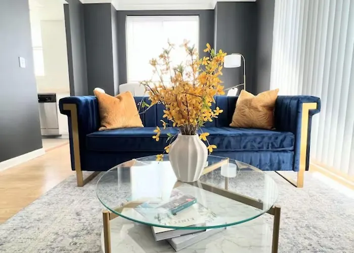 Elegant King Suite Metro Dc