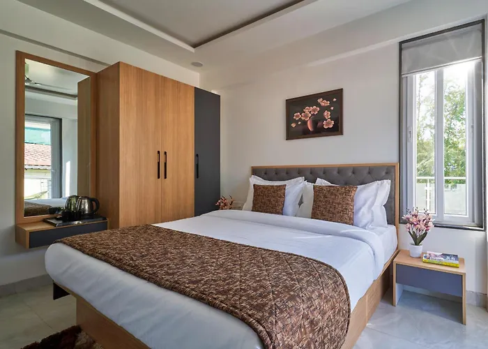 Drizzle Resort With Swimming Pool Near Maapro Garden