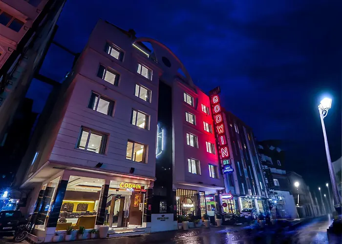 Hotel Godwin Deluxe Near Connaught Place Offers Free Airport Pickup
