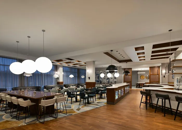Courtyard By Marriott Montreal Airport