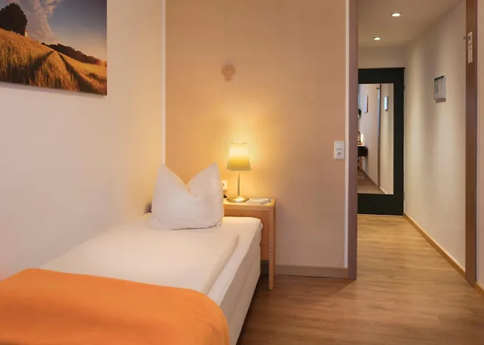 Heinrich Pesch Hotel