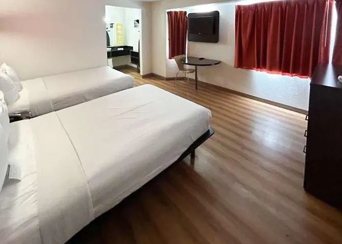 Studio 6 Suites - Riverside, Ca South