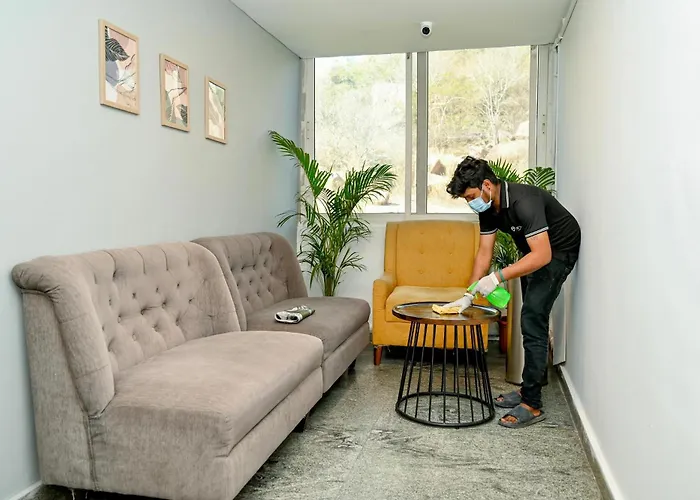 Bee Oak Budget Hotel