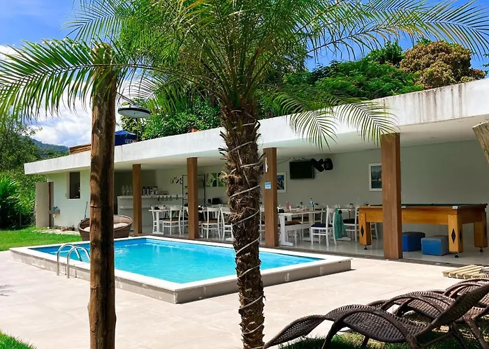 Pousada Lírios do Campo Hidromassagem - Sauna-Ar condicionado - Piscina - salão de jogos - 200 metros da praia Jabaquara