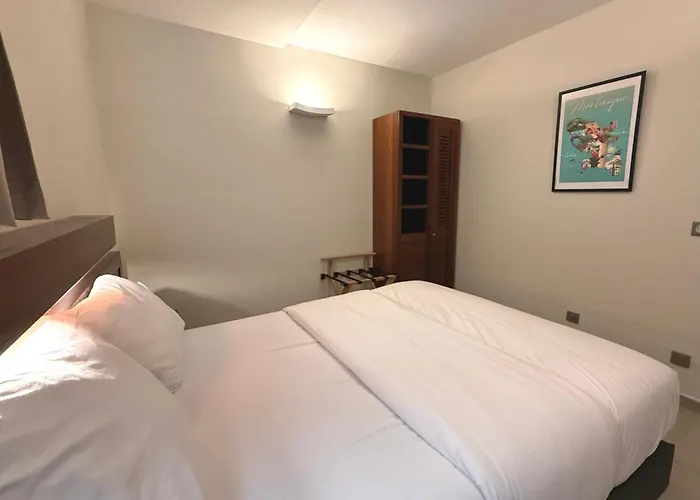 Courbaril Hotel