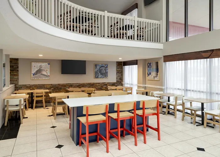 Americinn By Wyndham Grand Rapids Airport North