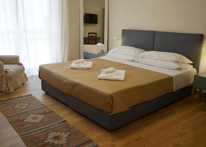 Avenue Rooms