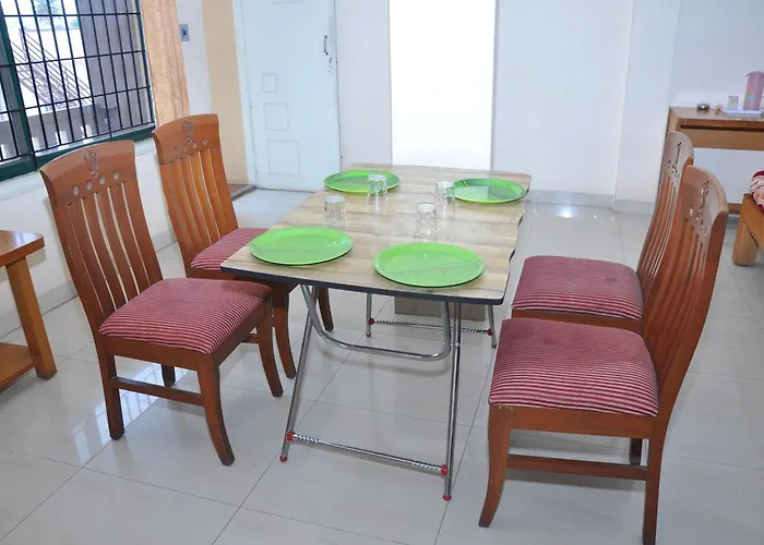 Vinayaka Deluxe Lodge