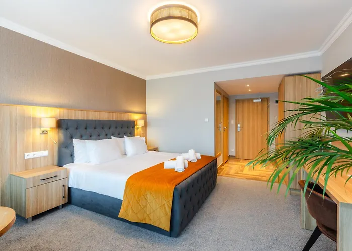 Hotel Mazurkowa & Wesela & Imprezy & Konferencje Jelenia Gora, Obok Restauracja Mazurkowa Chata
