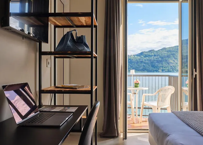 Hotel Carillon