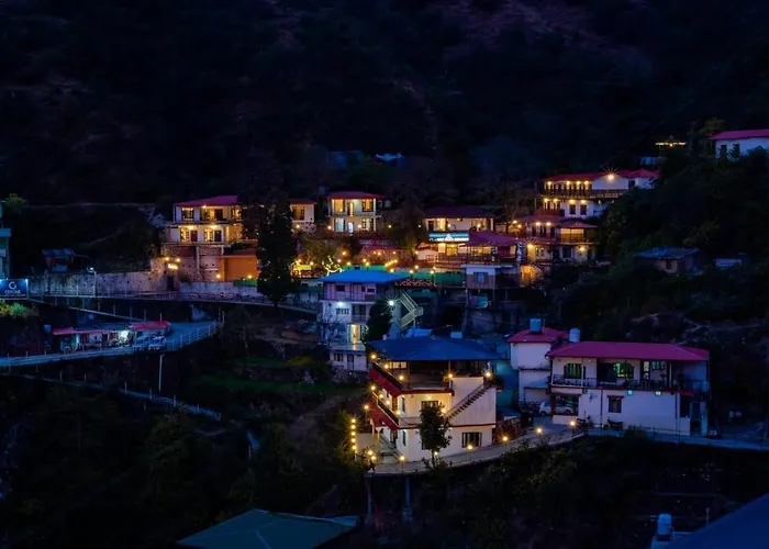 New Orange Tree Classic Fall In Mussoorie With Pool & Parking