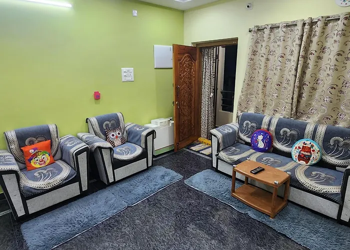 Sri Sakthi Home Stay - Free Pickup From Train Station-Unstained Bed Sheets- Powerful Ac - Fast Wifi - Water Purifier - Spotless Bathrooms- No Cockroaches- Dust Free Rooms- Luxury Mattress- Refrigerator- Cozy Ambience- 24 Hours Hot Water- Washing Mach