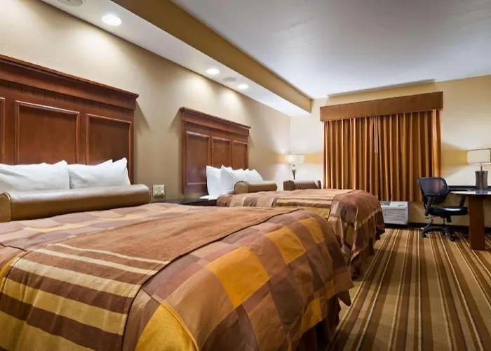 Best Western Plus KC Speedway Inn&Suites