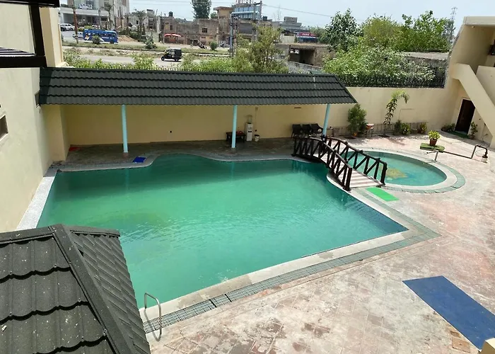 Kanha Hotel & Homestay