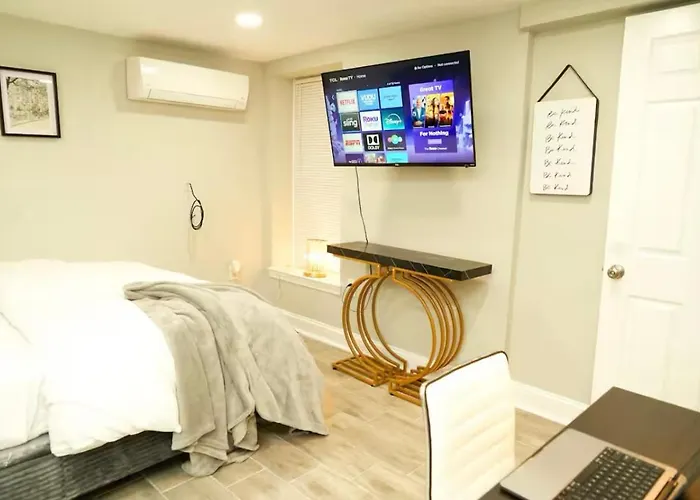 Modern 1Br Unit With Free Parking Walk To Metro