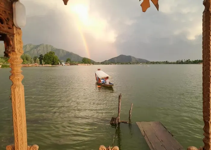 Palace Heights Houseboats