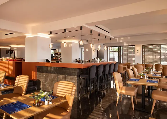 Naus Hotel