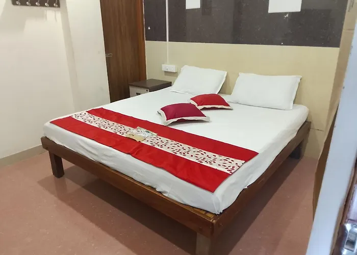 Vadamalai Nest Near Bus Stand