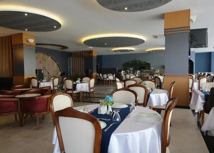 Golden Rose Deluxe Hotel