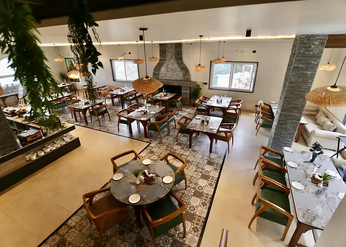 Q' Nest Hotel Cloud End Lansdowne