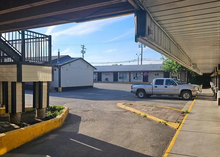 Camelot Court Motel